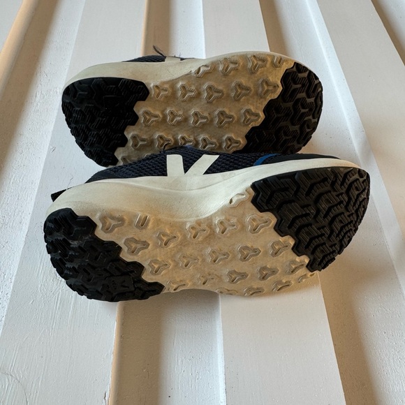 Little Boys Veja Sneakers - Picture 4 of 4